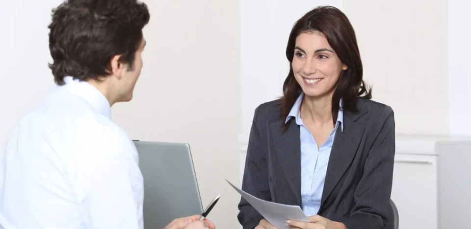 Uma entrevista de emprego pode ser um dos momentos mais decisivos em sua jornada profissional.